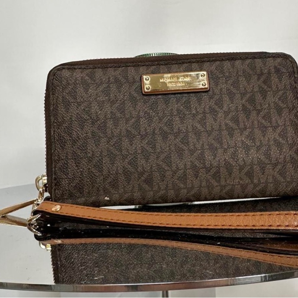 Michael Kors wallet/wristlet